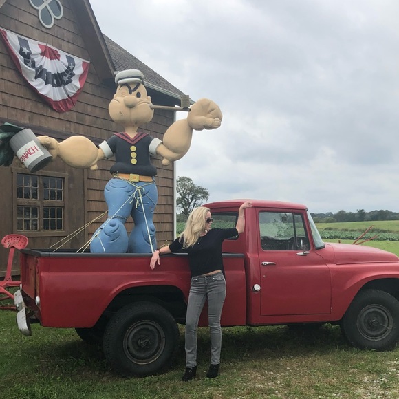 Meet Poshmark Enthusiast, Jennifer🌺 - Picture 2 of 6